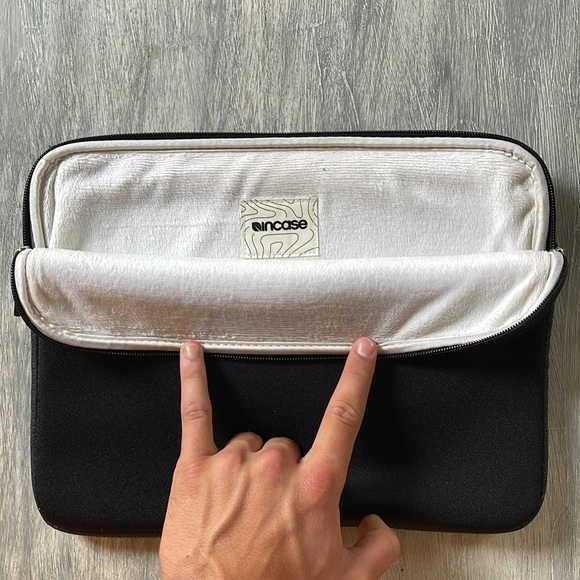 Incase Laptop Case - Picture 5 of 6